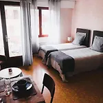 Paisible Studio Avec Agreable Loggia 2 Mn Du Centre * 엑스레뱅